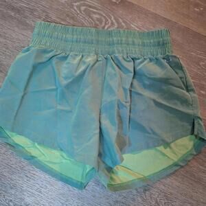 DSG Women's Green and Multi Shorts